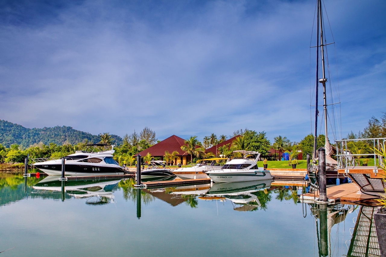 PENINSULA BEACH RESORT