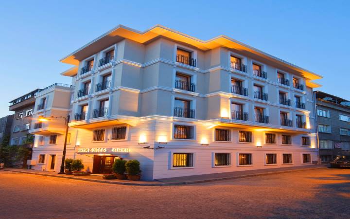 AREN SUITES