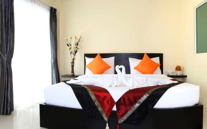 AT HOME BOUTIQUE PATONG