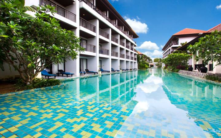 D VAREE MAI KHAO BEACH