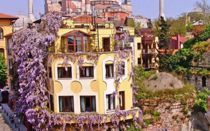 EMPRESS ZOE HOTEL