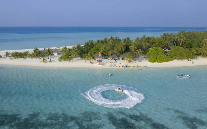 HOLIDAY ISLAND RESORT & SPA