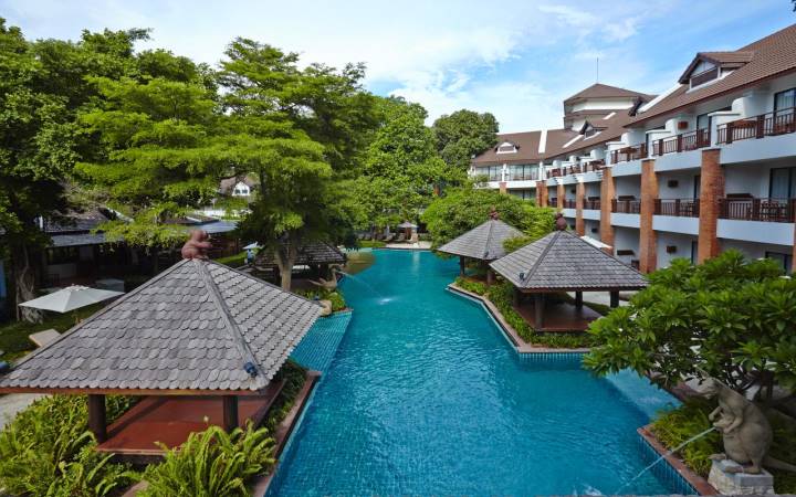 WOODLANDS HOTEL & RESORT