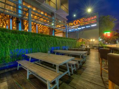 THE ONE LEGIAN
