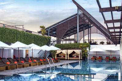 THE ONE LEGIAN