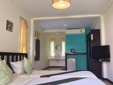 ANYAVEE RAILAY RESORT