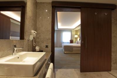 BRICKS HOTEL