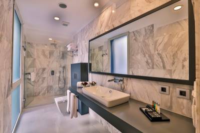 BUSINESS LIFE HOTEL