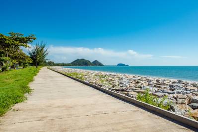 THE BEACH VILLAGE RESORT