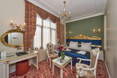 BY MURAT CROWN HOTEL