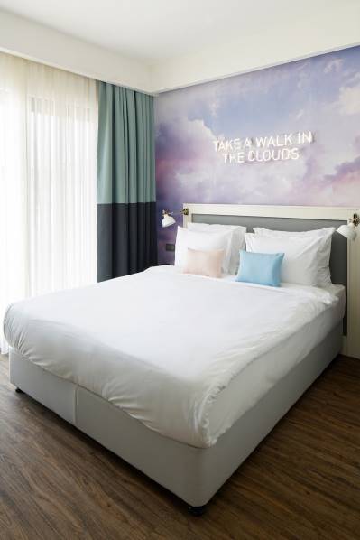 CLOUD 7 HOTEL