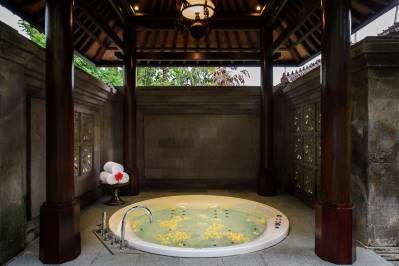 THE CHEDI CLUB TANAH GAJAH