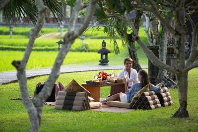 THE CHEDI CLUB TANAH GAJAH