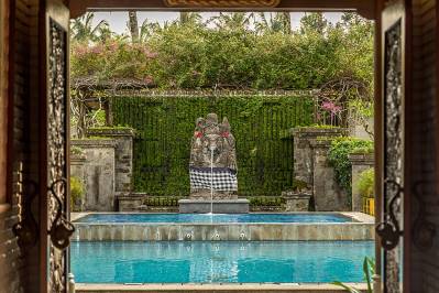 THE CHEDI CLUB TANAH GAJAH