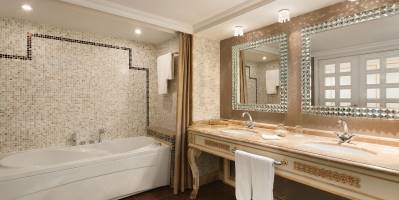 CROWNE PLAZA OLD CITY