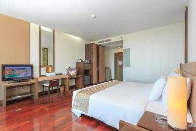 DISCOVERY BEACH HOTEL