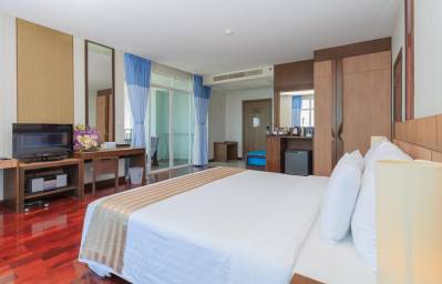 DISCOVERY BEACH HOTEL