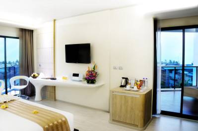 DISCOVERY BEACH HOTEL
