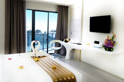 DISCOVERY BEACH HOTEL