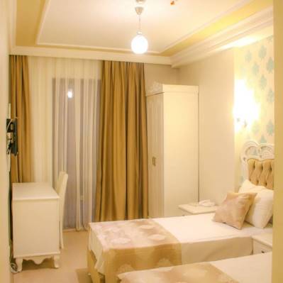 DELUXE NEW PORT HOTEL