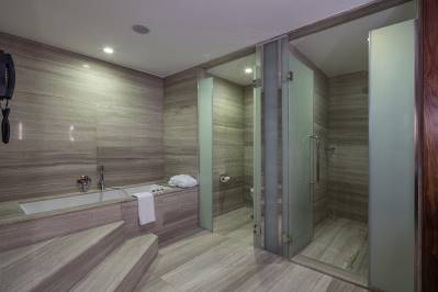 DOUBLETREE BY HILTON TOPKAPI