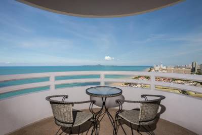 D VAREE JOMTIEN BEACH