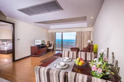 D VAREE JOMTIEN BEACH