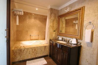 FOUR SEASONS PLACE