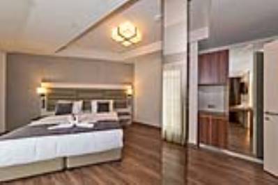 GOLDEN ROYAL HOTEL