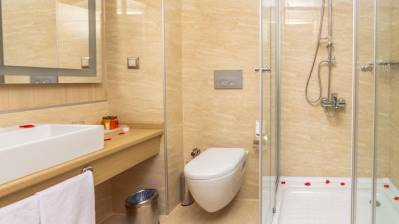 GOLDEN WAY HOTEL