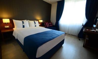 HOLIDAY INN EXPRESS ALTUNIZADE