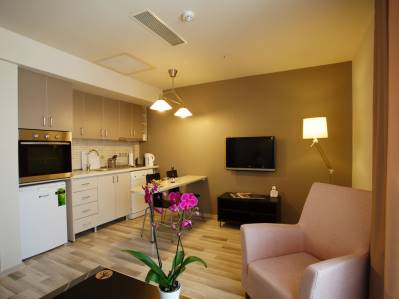 HOME STAY HOME SISLI
