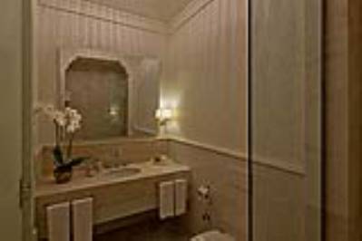 ISFANBUL HOLIDAY HOME & SUITES