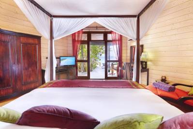 KOMANDOO ISLAND RESORT & SPA