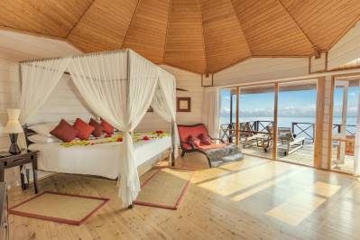 KOMANDOO ISLAND RESORT & SPA