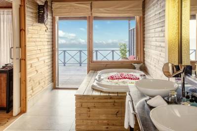 KOMANDOO ISLAND RESORT & SPA