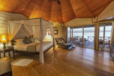 KOMANDOO ISLAND RESORT & SPA