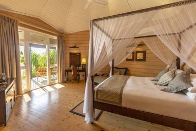 KOMANDOO ISLAND RESORT & SPA