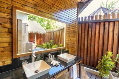 KOMANDOO ISLAND RESORT & SPA