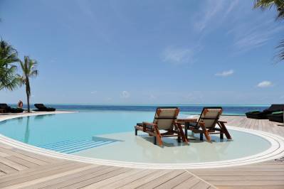 KOMANDOO ISLAND RESORT & SPA