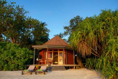 KOMANDOO ISLAND RESORT & SPA