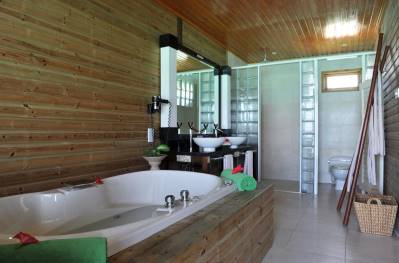KOMANDOO ISLAND RESORT & SPA