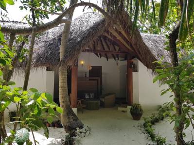 MAKUNUDU ISLAND