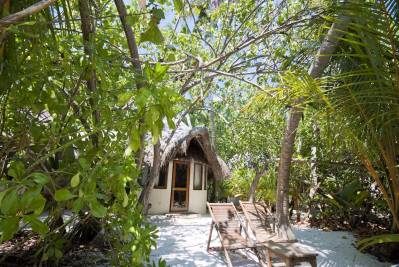 MAKUNUDU ISLAND