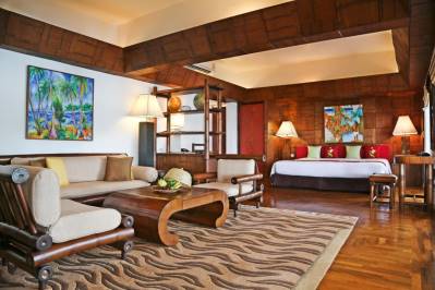 MOM TRIS VILLA ROYALE