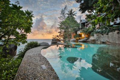 MOM TRIS VILLA ROYALE