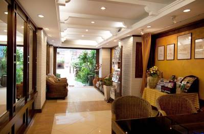NORA LAKEVIEW HOTEL