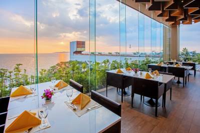 ROYAL CLIFF BEACH HOTEL