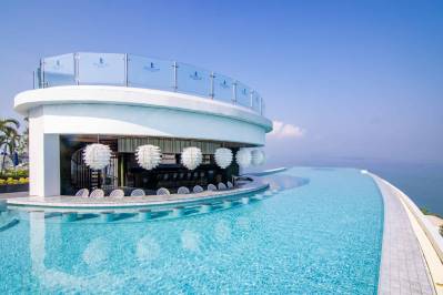 ROYAL CLIFF BEACH HOTEL
