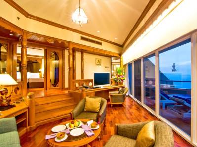 ROYAL CLIFF BEACH HOTEL
